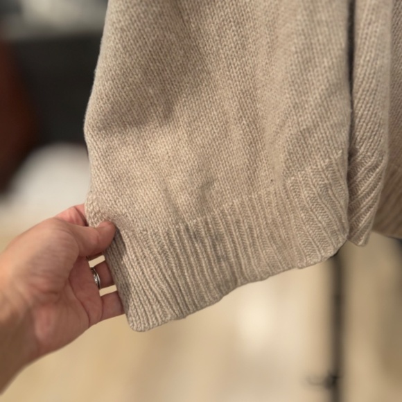 Vince Cashmere v neck - Picture 5 of 5